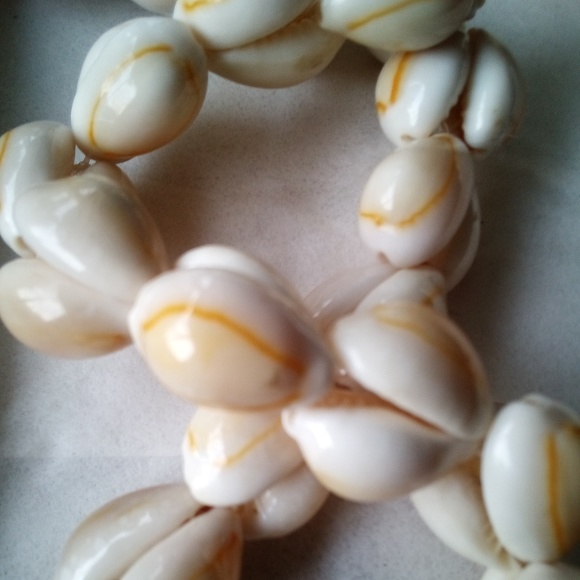 Vintage puka shell necklace - Picture 3 of 3
